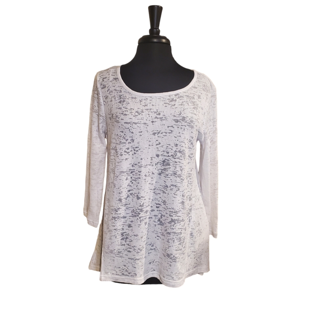 Jones New York Sport Gauze like top. A tank will be needed underneath. Size L